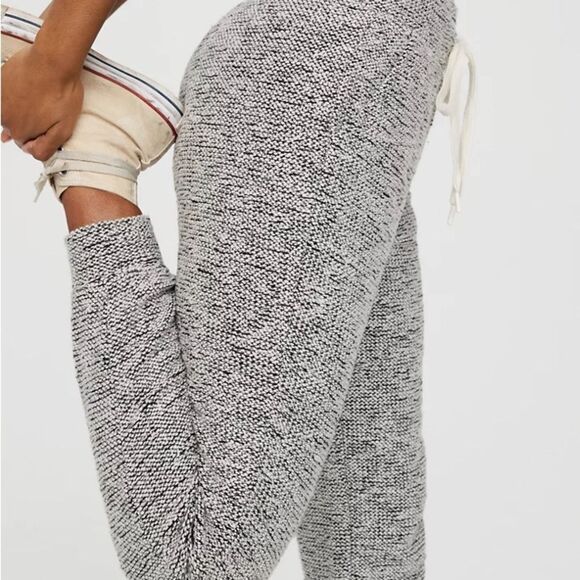 Offline by Aerie Snow Day Black and White Knit Joggers - Picture 1 of 8